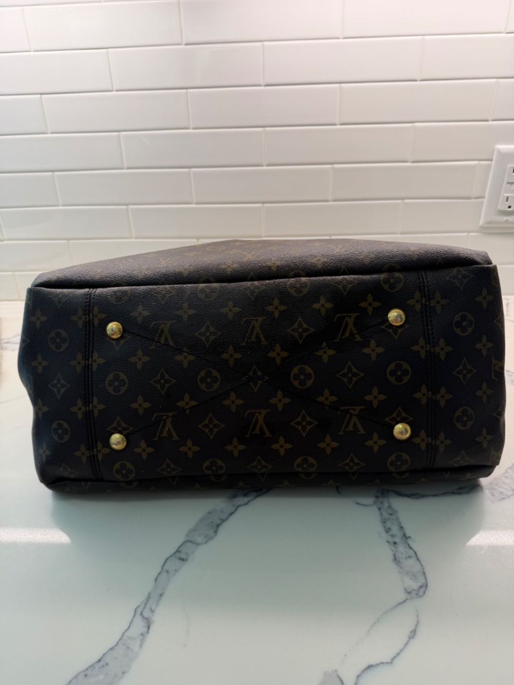 Louis Vuitton Artsy MM Monogram Hobo Bag w/ Key Leash + Dust Bag - Picture 4 of 10